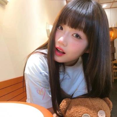 捷运上的女孩